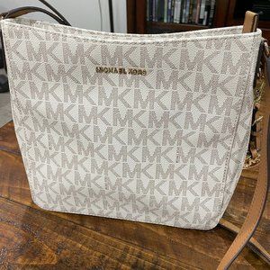 Crossbody Michael Kors purse